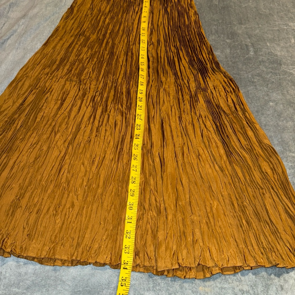 Elegant Brown Pleated Skirt - Picture 9 of 12